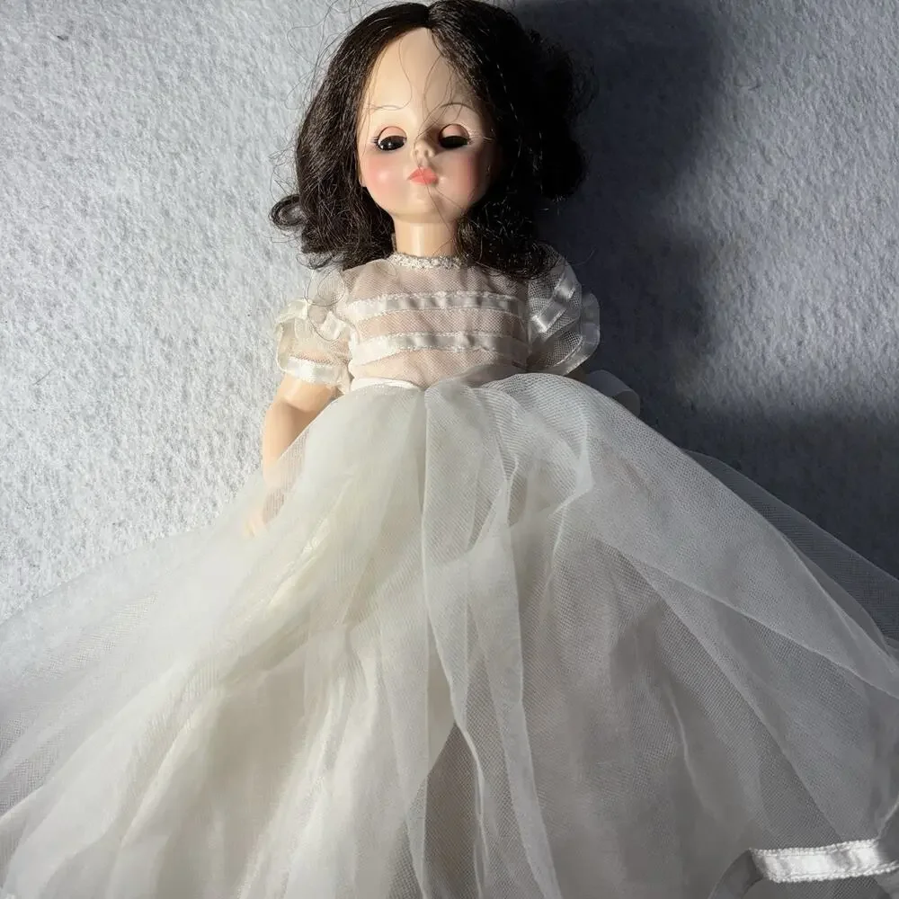 Vintage Madame Alexander Snow White Doll 14" Tagged Gown Brunette Mary Ann Face - Picture 3 of 4